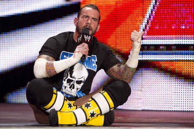 cm朋克调侃空场地举办年度盛宴,并暗示wwe求他参加《摔角狂热》_回应