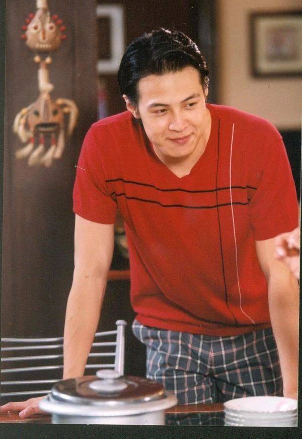 《红苹果乐园》偶像入门剧,女主男主无人识,女二黄圣依红出圈!_盛超和