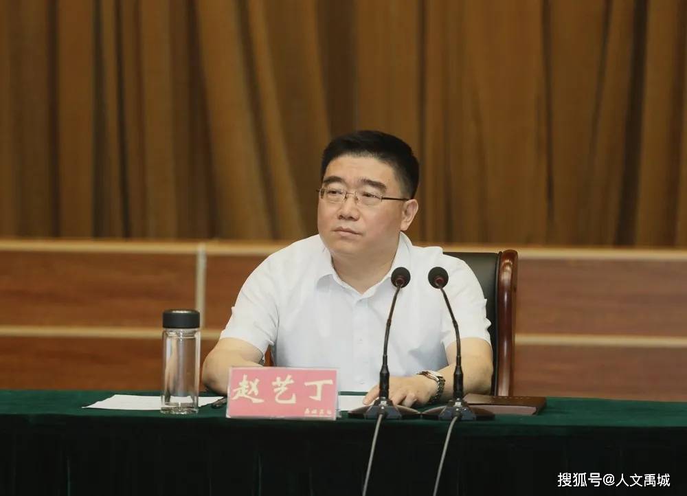 德州市委常委,组织部部长赵艺丁宣布省委和德州市委决定并讲话.