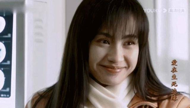 在与佟大为合作的《蝴蝶飞飞》里,她扮演的是凄美动人的钟小印,几乎全