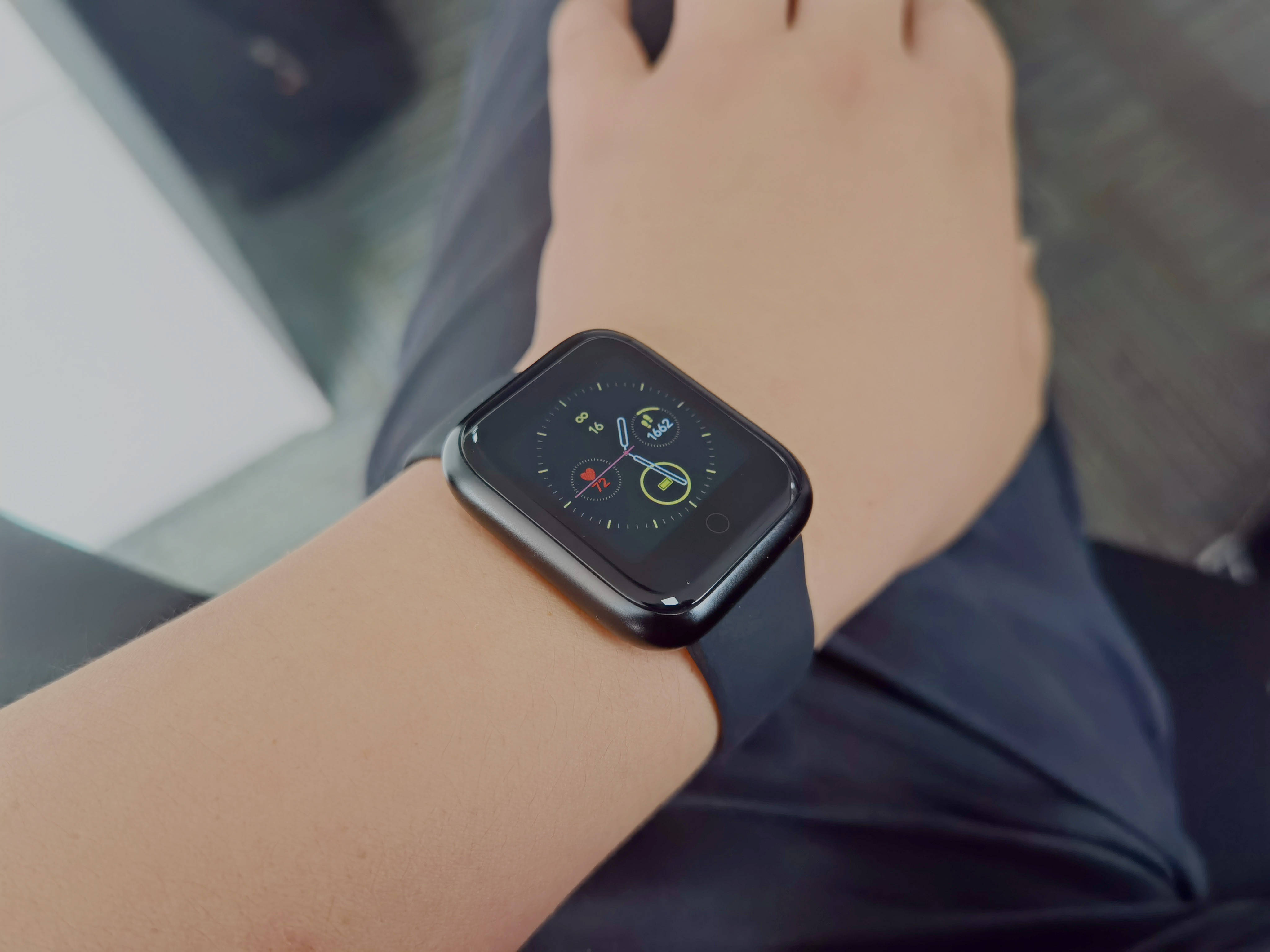 百元穿戴推荐，omthing简悦智能手表优秀更在于质感