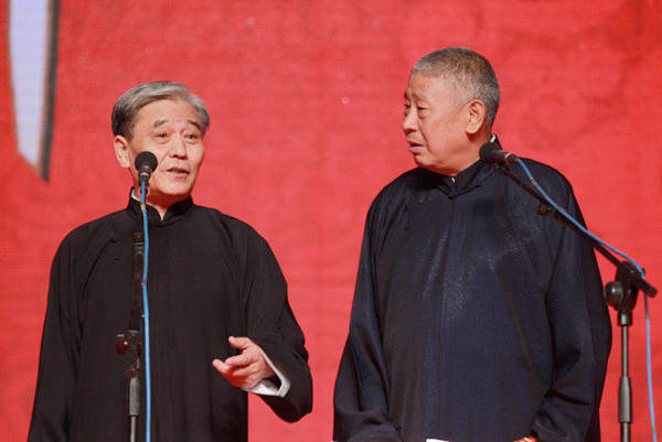 再来看马志明与谢天顺的版本,少马爷使这段用"上法院告状"当垫话,再一