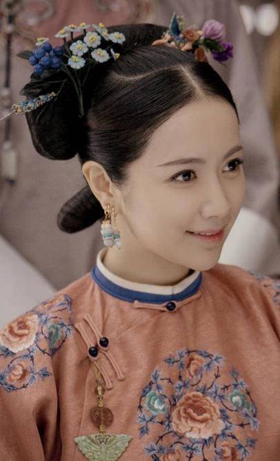 第一位,高贵妃.她的原名是高宁馨,她是是乾隆最宠爱的妃子.