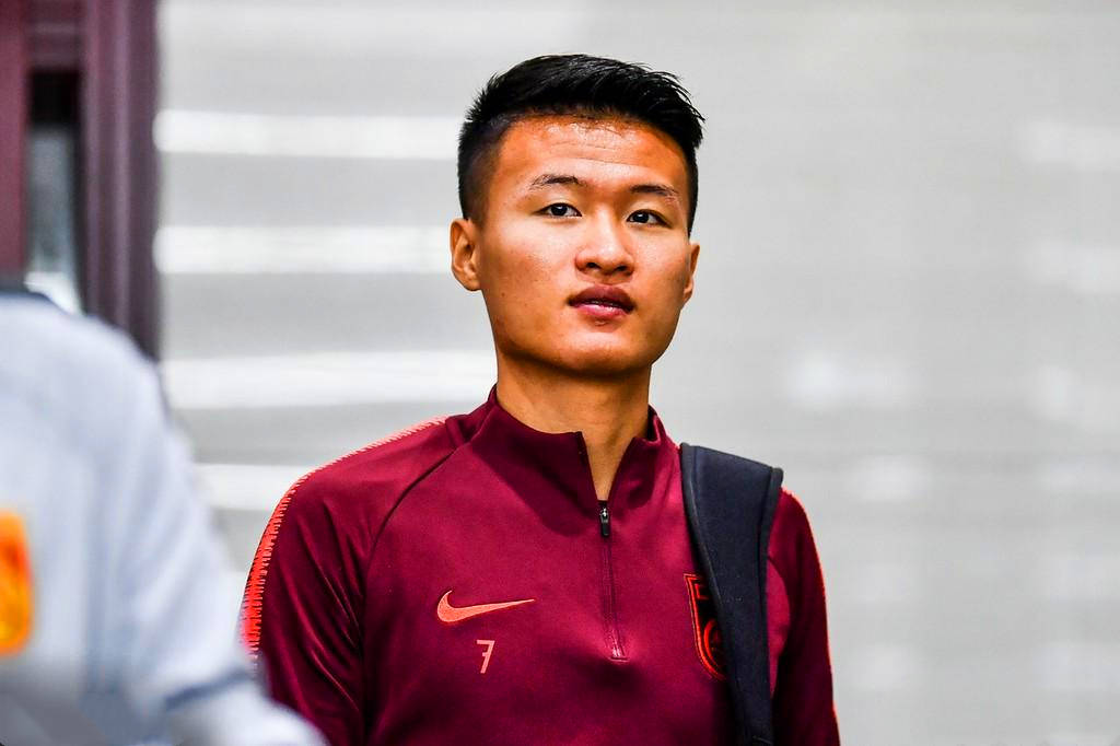 原创老将周挺被下放预备队,最年长出场纪录冻结,或被郑智超越