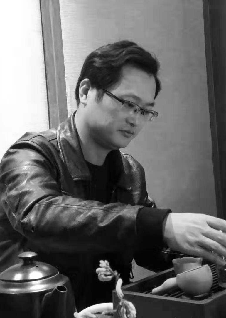 逸气文心——李振伟艺术简介