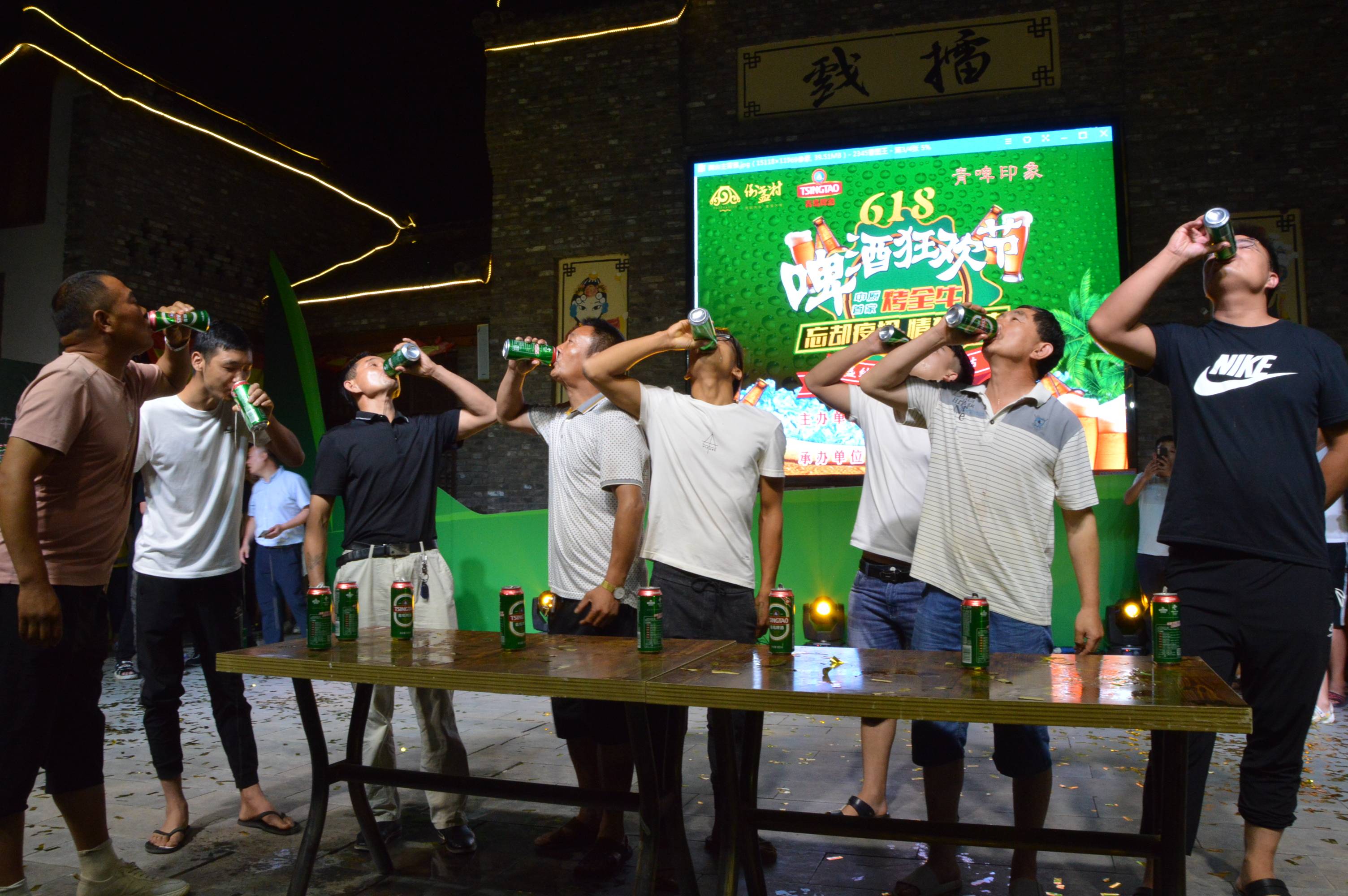 倒盏纳凉季 啤酒狂欢节开幕,点燃"古都夜八点"的人间烟火,引爆夏日夜