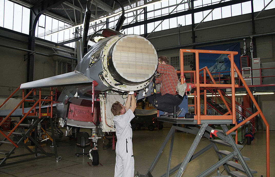 原创欧洲"台风"战斗机终于要配有源相控阵雷达,追赶美俄中维护海外