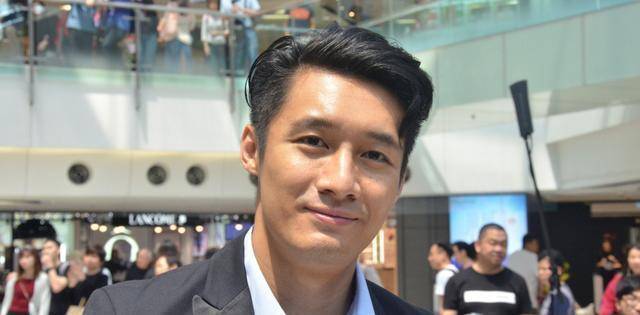 35岁香港先生被曝财困节衣缩食过活:靠自己_翟威廉