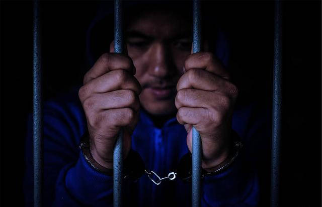 原创两罪犯的传奇监狱人生,浙大毕业拥多项专利,研究高数解数学难题