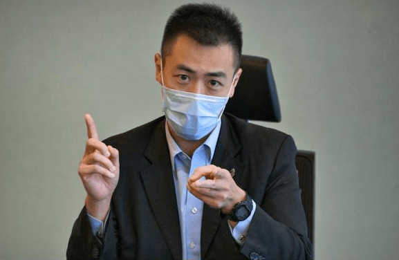 刘鸣炜的总资产比甘比少了100亿_刘銮雄
