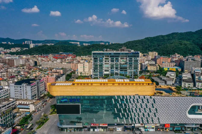 听说安华汇顶楼空降了一艘占地30000平方米的巨轮怎样