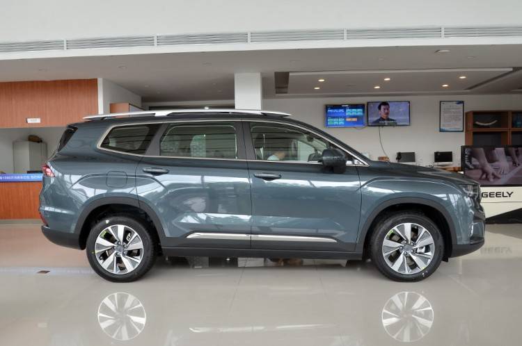 国产大空间suv新选择 吉利豪越10.36万元起售