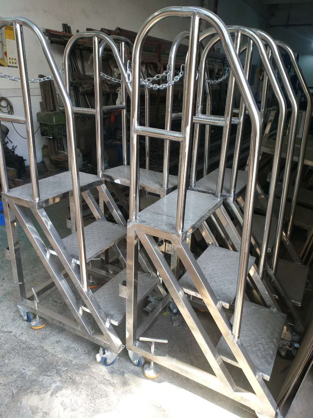 工业扶梯踏步梯移动检修平台梯仓储移动登高梯