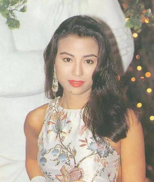 被王晶相中出道的钟甄,因拍大尺度影片走红,转型失败后精神异常