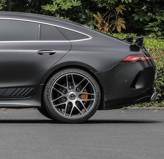 话说好马配好鞍,豪车配大圈,奔驰amg轮毂使车辆的整体外观看上去也是