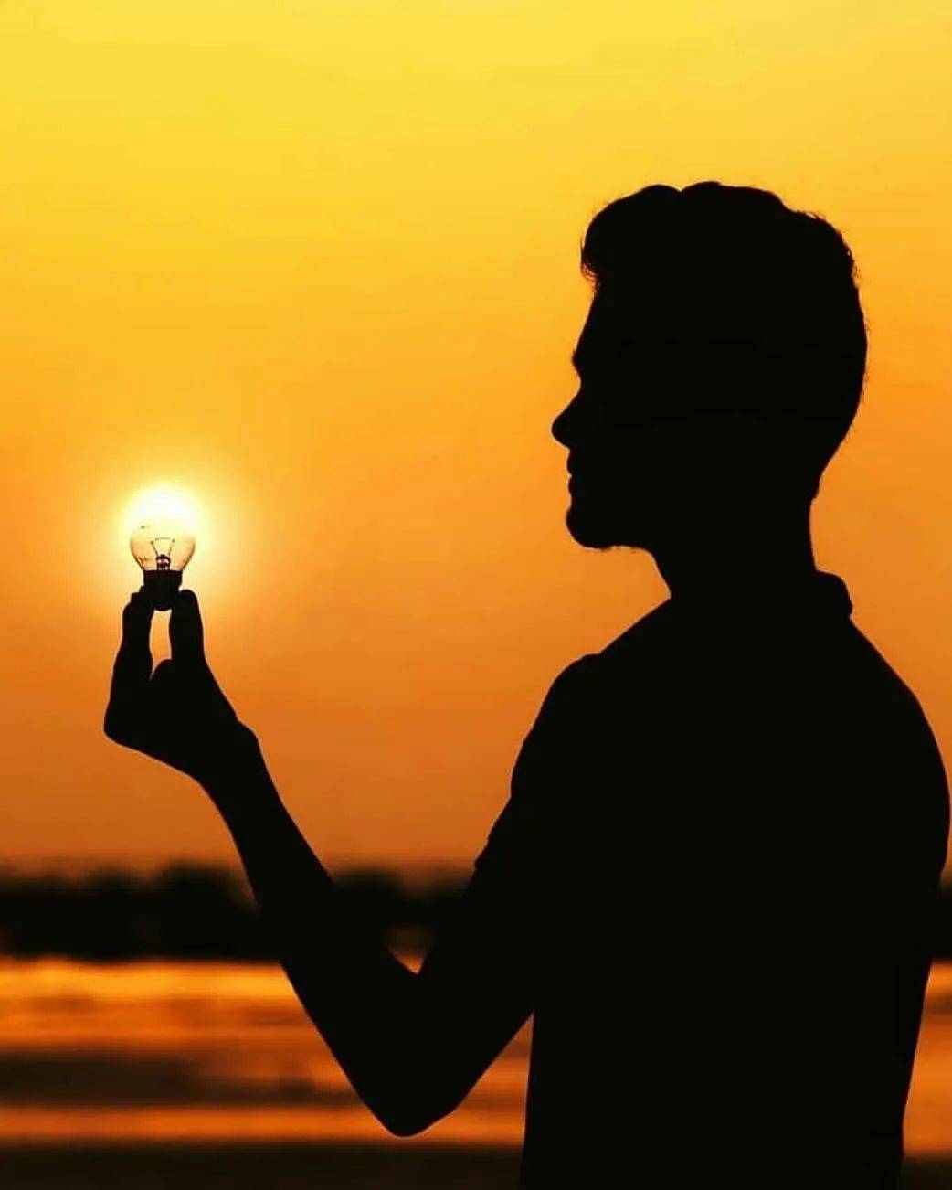 要说跟太阳互动,玩儿得最6的还是下面这位——比如,一人一狗一吉他