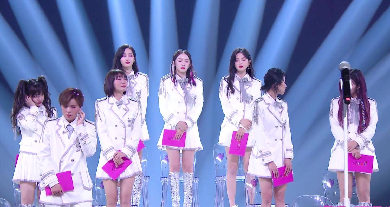 原创火箭少女101告别宣言集体催泪,杨超越大娟哭得惨,美宣从容自信