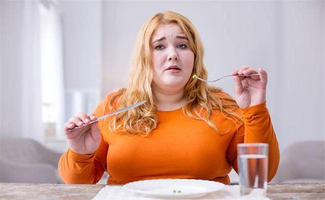 一天中发胖最猛的三个时间,管不住嘴的人,难怪越来越圆润_身体