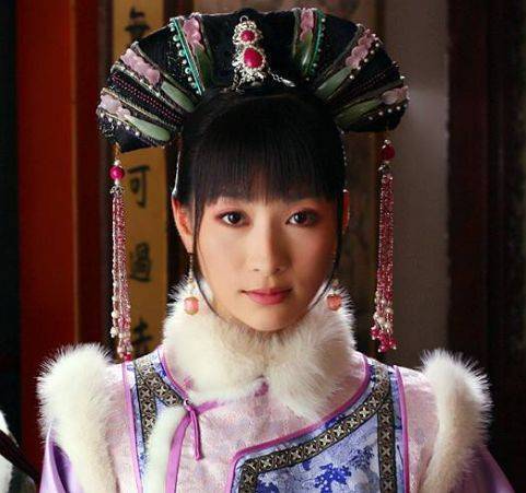 原创曾凭"安陵容"一角成名,入戏太深遭人骂,今成人生赢家!