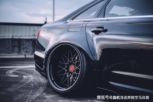 脚步放慢享受那份独有情怀奥迪a6l改装黑武士赤峰鑫航改装诠释西装