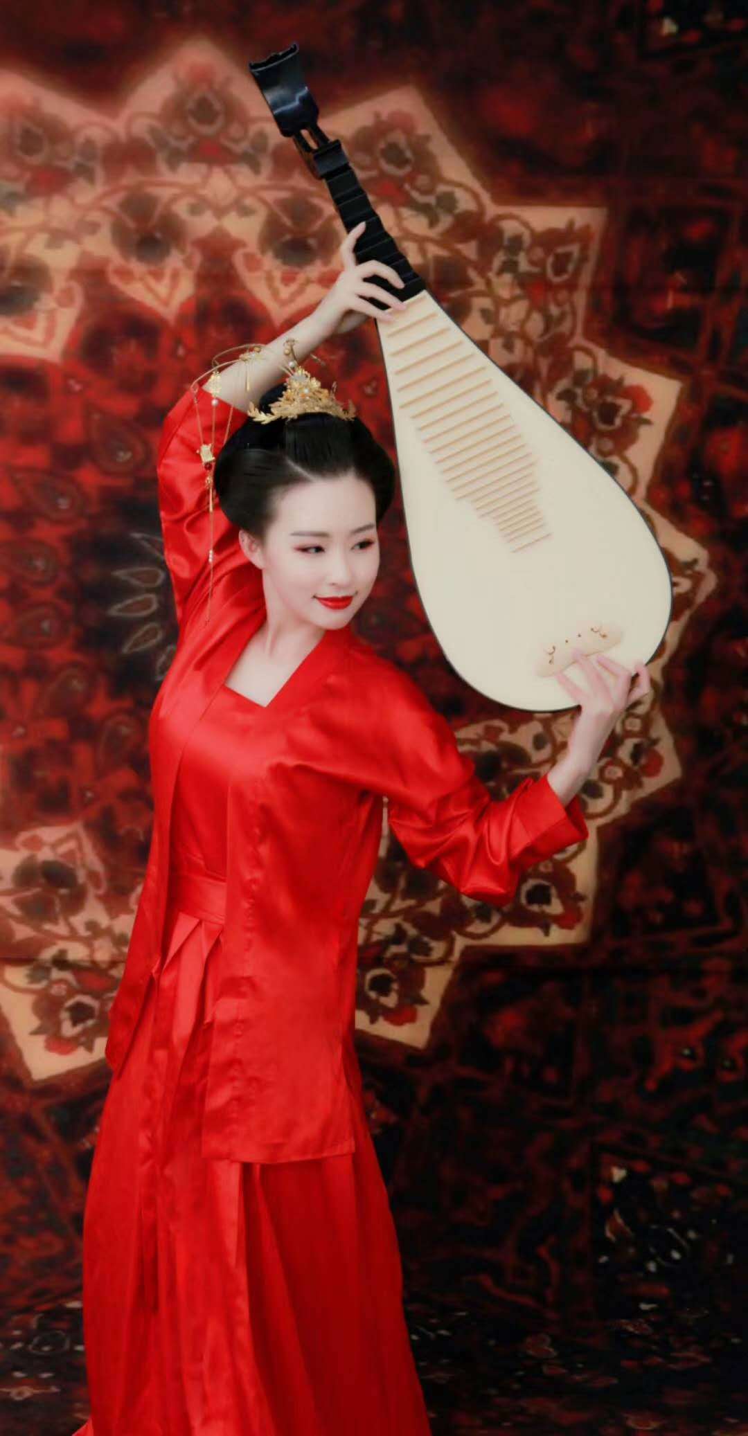 演员王宇曝光一组最新女侠写真,手持长剑尽显女侠柔情