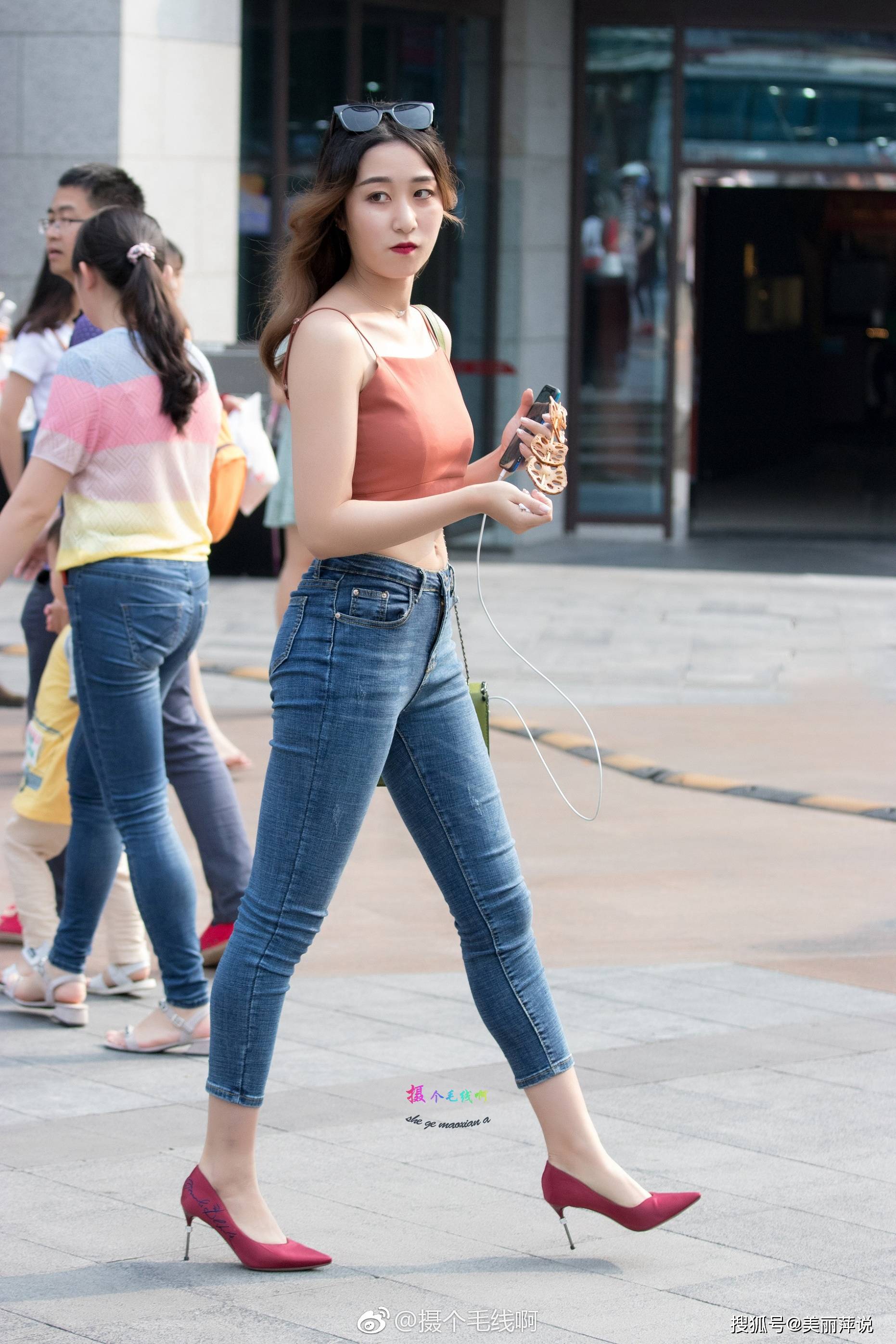 美女街拍:路人采访是不是也挑好看的小姐姐啊-搜狐大视野-搜狐新闻