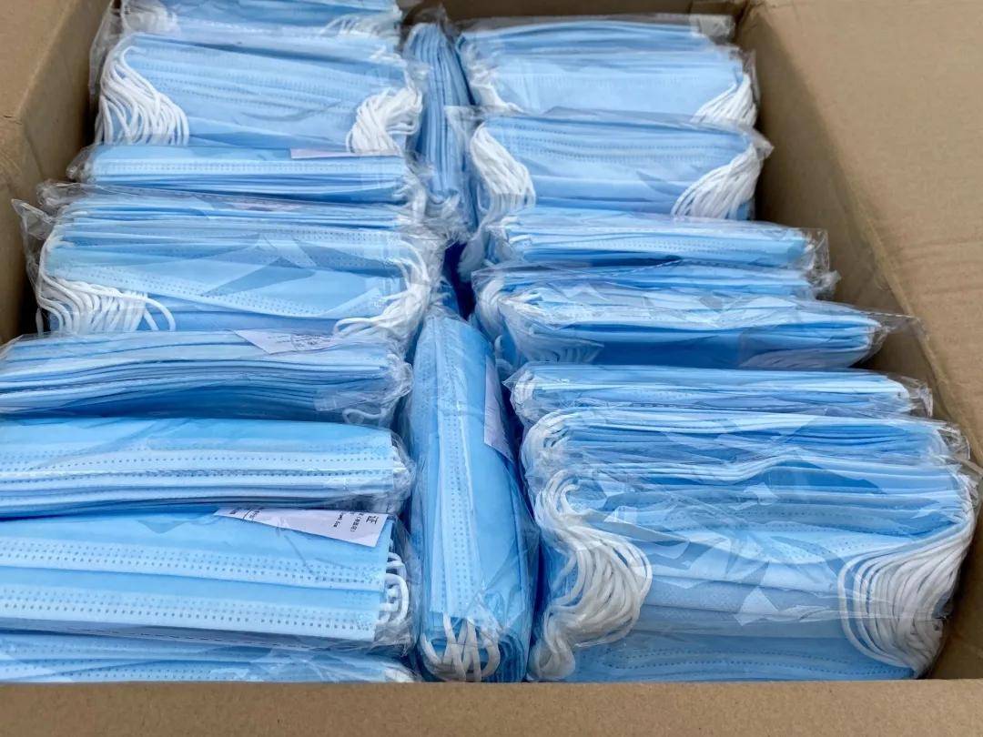 个口罩3kg消毒片40瓶免洗洗手液河外学子又向学校爱心捐赠防疫物资