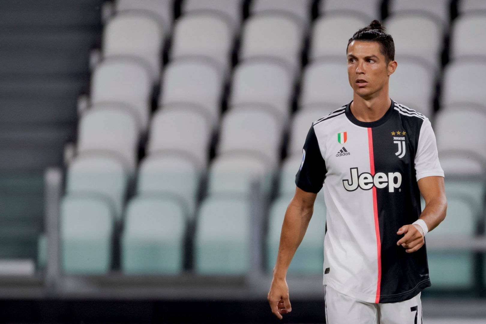 原创c罗扮演梅西1进球2助攻!疯狂喂饼队友!尤文意甲九连冠要稳?