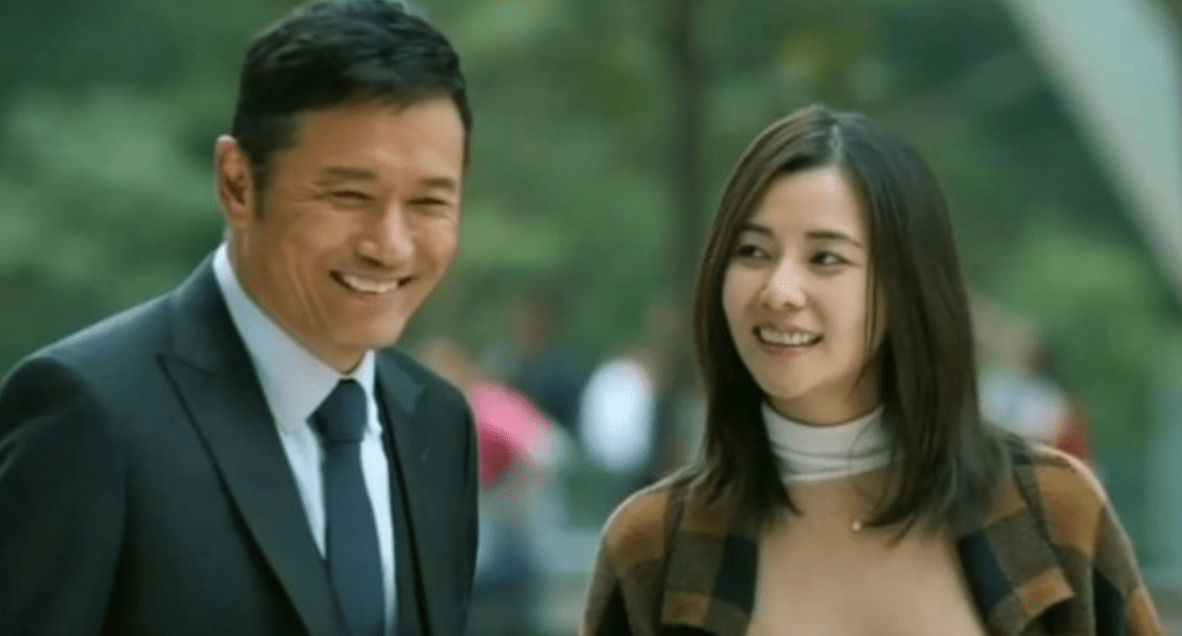 至于郑伊健近年也"退下火线",电影与新歌均"重质不重量",其间中开唱回