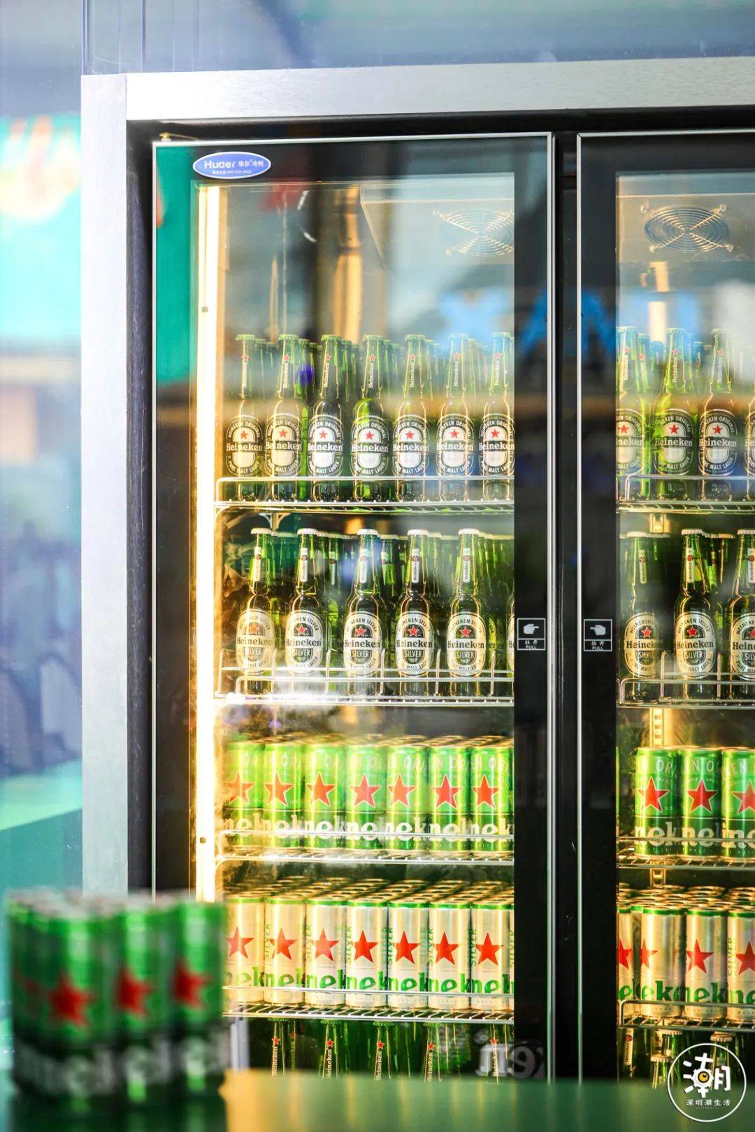 行云流水般的动作 直接征服了所有观众 04  喜力啤酒 品牌岛 绿底