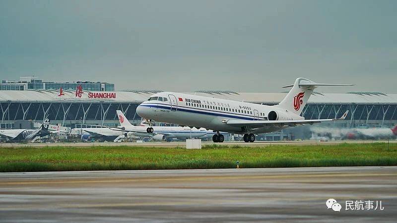 國航首架arj21-700飛機抵京享受過水門禮遇-搜狐大視野-搜狐新聞