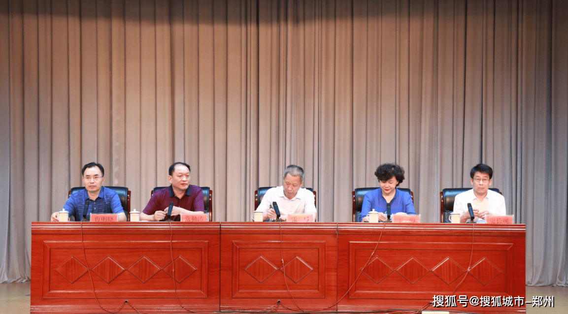 出席开班仪式的领导和嘉宾有平顶山市人民政府副市长张弓,平顶山市