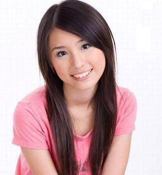 也是名门出身,父亲是前外交部长李肇星,外祖父是中国著名外交家秦力真