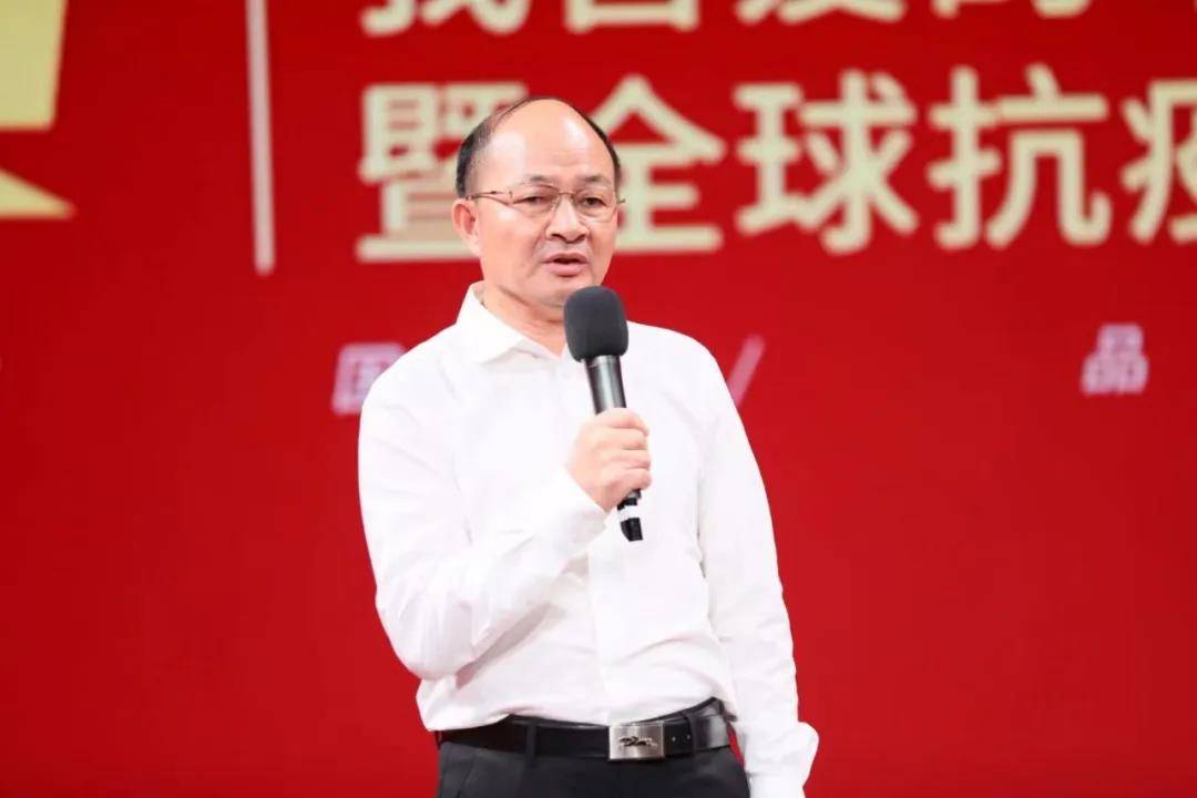 在接受记者采访时,广西百菲乳业董事长吴守允先生给