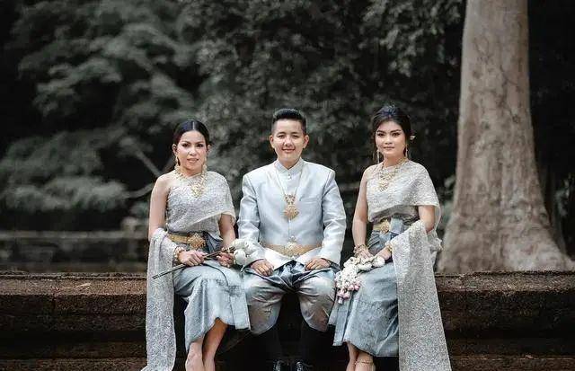 原创长见识了!柬埔寨女孩结婚娶两位同性新娘,拍婚纱照一个比一个美