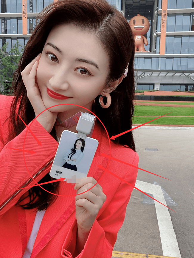 有一种整容叫景甜的证件照穿上s码职业装后好身材藏不住