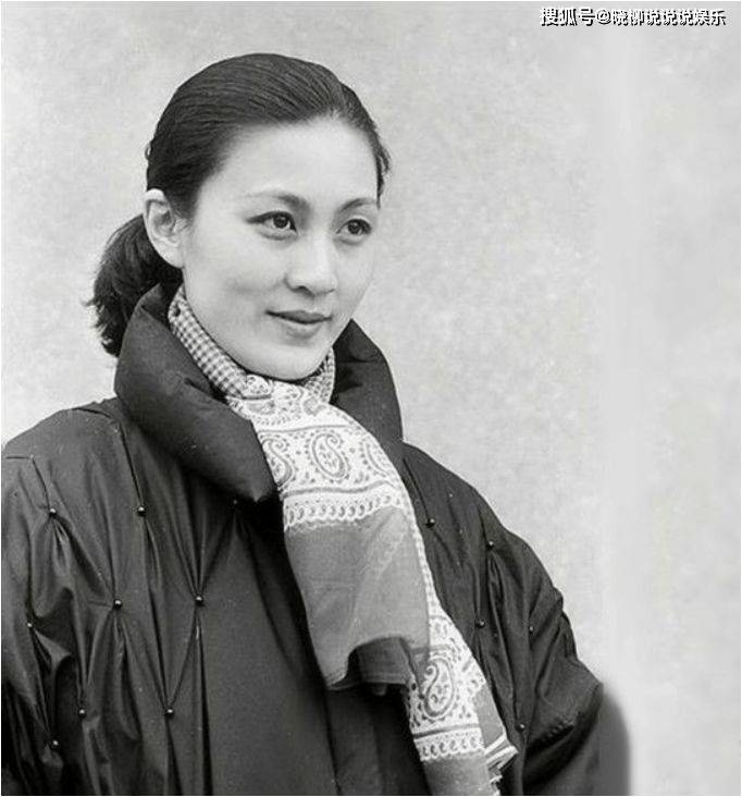 她是上世纪八十年代的美人,作品不多却凸显演技,为爱放弃名利