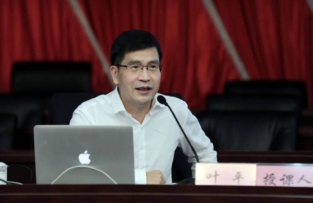 人物简介叶平,曾就职北大方正集团,历任区域经理,分公司总经理,方正