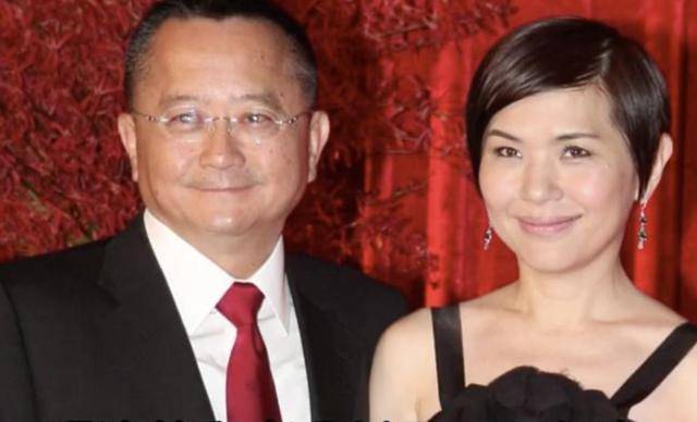 原创53岁张清芳与丈夫离婚后获24亿抚养费15年隐忍生活金钱难弥补