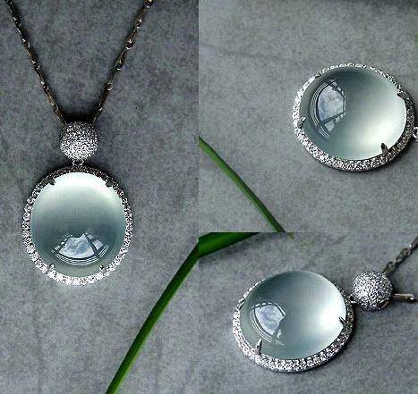 玻璃种翡翠玉最大的特点是透明度最高,几乎到了全透明! 玻璃种翡翠玉最大的特点是透明度最高,几乎到了全透明!