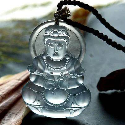 玻璃种翡翠玉最大的特点是透明度最高,几乎到了全透明! 玻璃种翡翠玉最大的特点是透明度最高,几乎到了全透明!