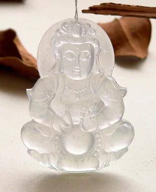 玻璃种翡翠玉最大的特点是透明度最高,几乎到了全透明! 玻璃种翡翠玉最大的特点是透明度最高,几乎到了全透明!