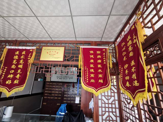 惊痔疮患者邀请医生喝酒表谢意