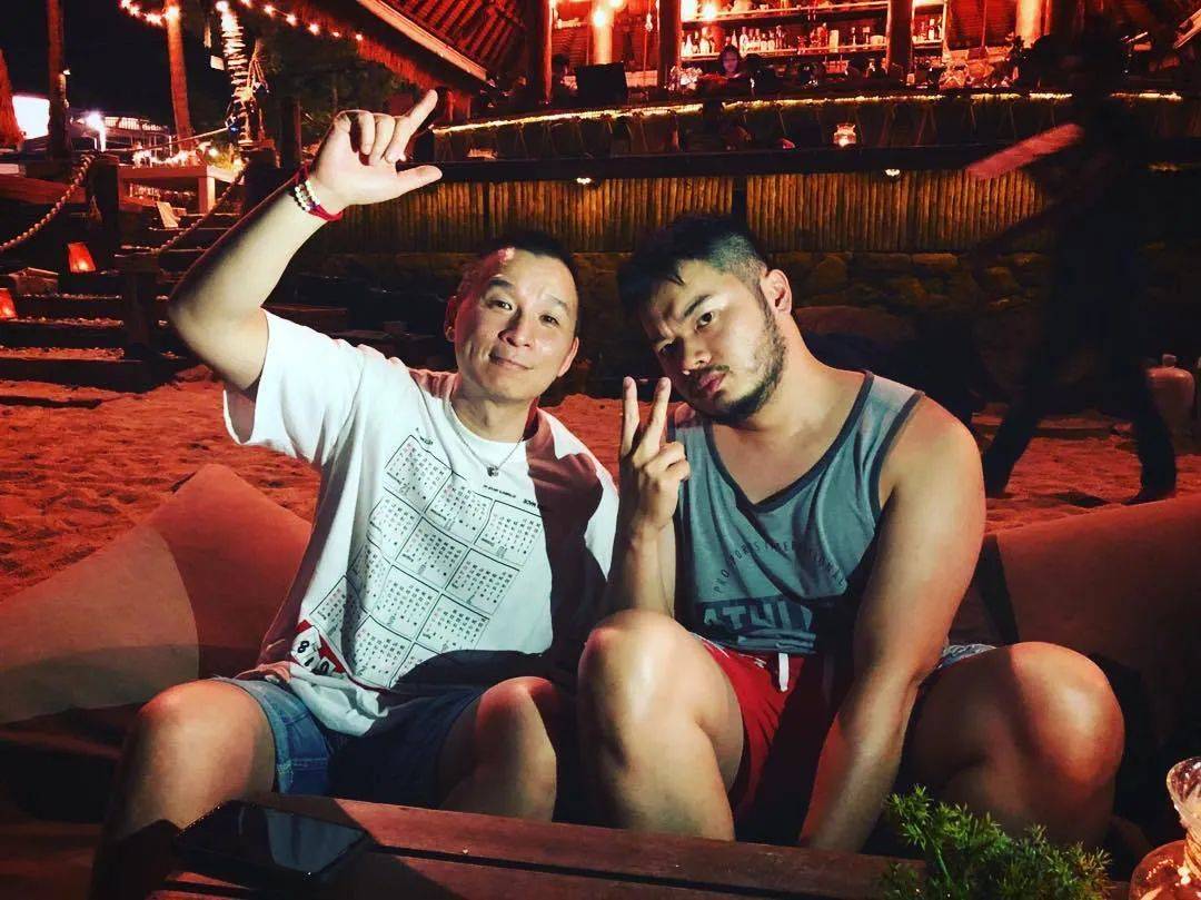 原创张惠妹经纪人陈镇川跟男友注册结婚,网友:猫咪应该很开心