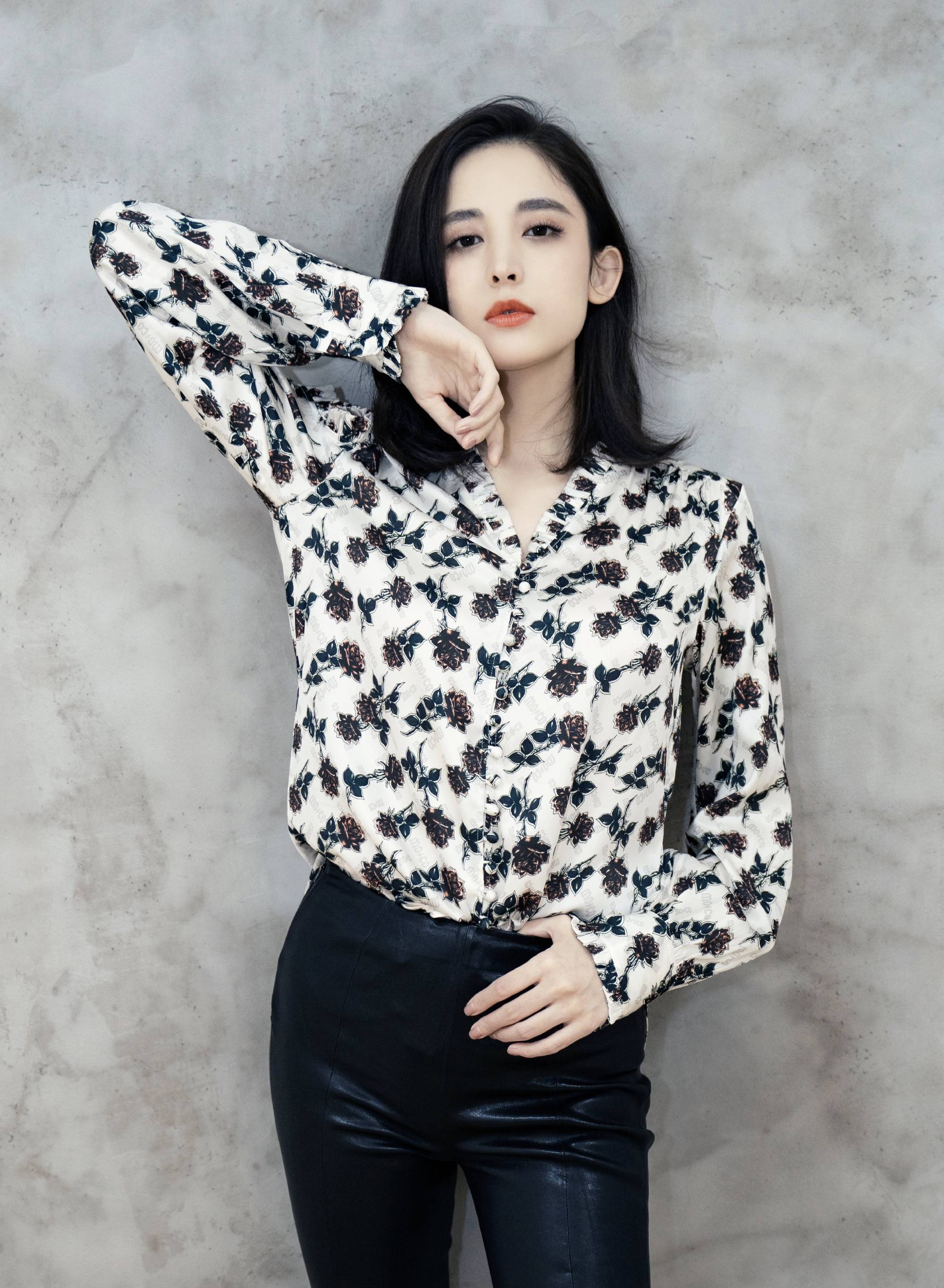 有一种夏日时尚叫"花衬衫",款式高级有个性,女明星都上头了