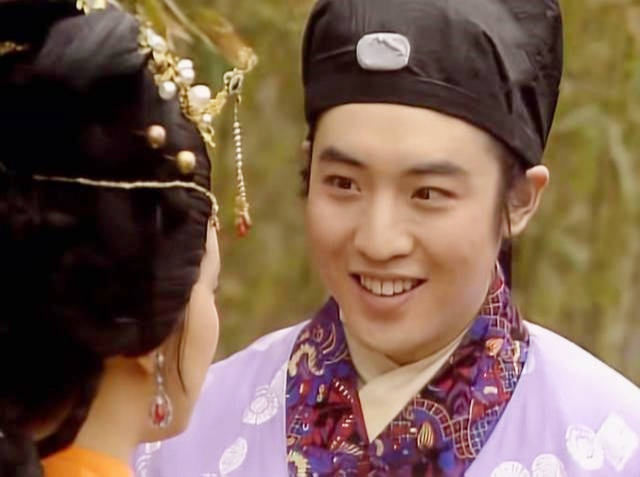 87红楼梦:马广儒落选贾宝玉后,正想拎包走人,乐韵一段戏留下他