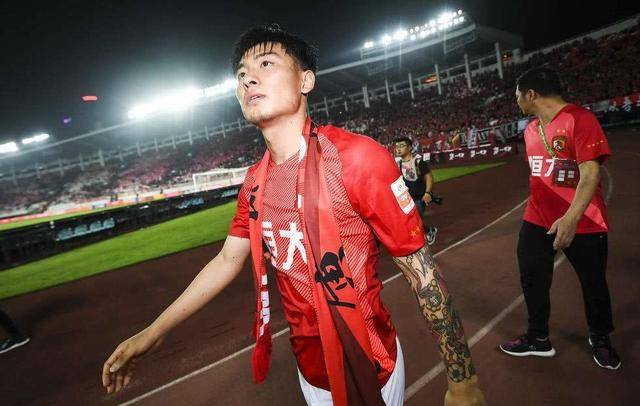 何超在亚泰的精彩表现,不仅让他成为了国字号球队常