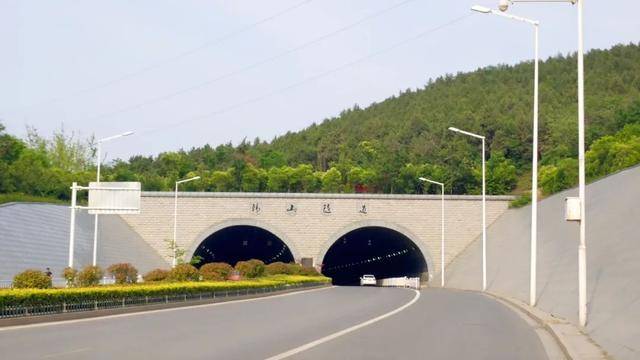 设计长度为1450m,其中,韩山隧道至韩山路段,长560米,红线宽34米;二环