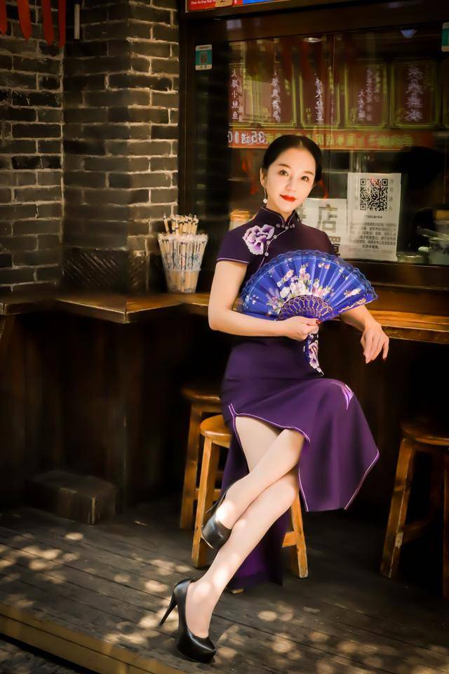 油纸伞,团扇,折扇,这三宝搭旗袍轻松get古风之美