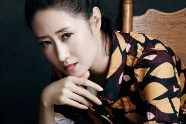 就是刘敏涛,刘美涛在伪装者中饰演的明静给大家留下了非常深刻的印象